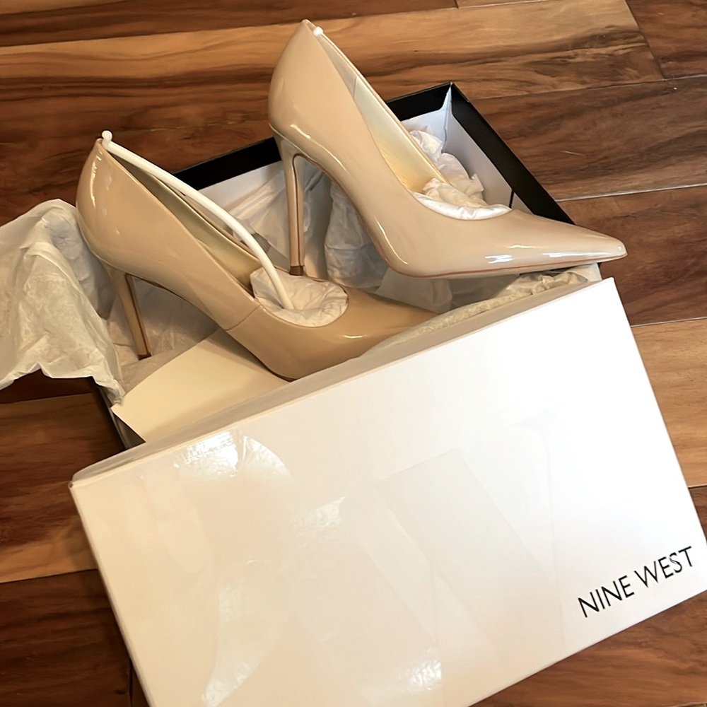 NIB Nine West sz 5.5 nude stiletto heel